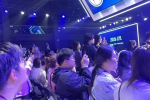 网友吐槽IG新主场：这破烂地方真是拉完了 当联盟主场也不嫌丢人