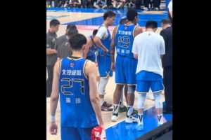 KF德雷尼卡vs乌罗舍瓦茨直播_全场录像回放